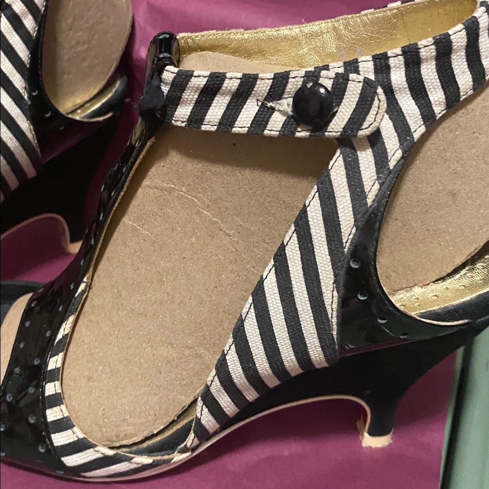 GUC Irregular choice Cream black stripe, small heel sandal shoe 7 1/2 - Picture 4 of 11